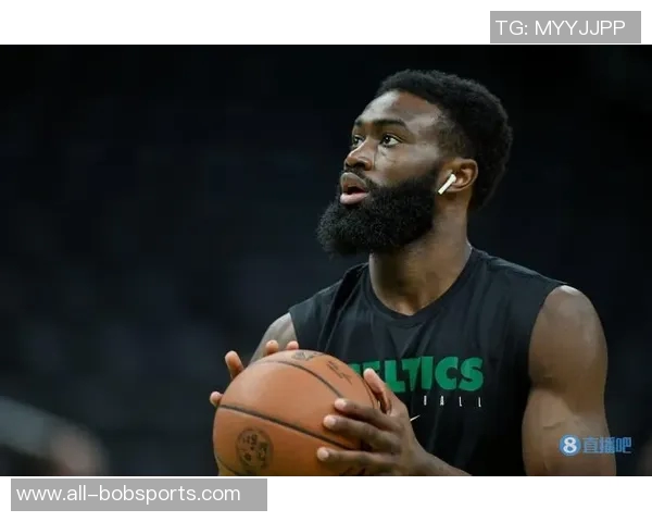 杰伦布朗半场表现低迷仅得7分罚球全中成唯一亮点