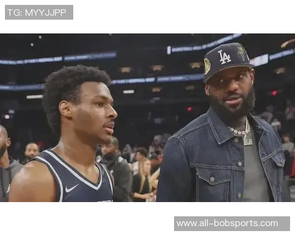 夸梅直言布朗尼球衣销量全赖其父亲影响力引发热议