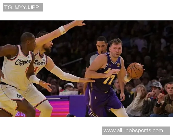 东契奇首节表现轻松自如7投4中斩获13分2板3助1断1帽展现全能实力