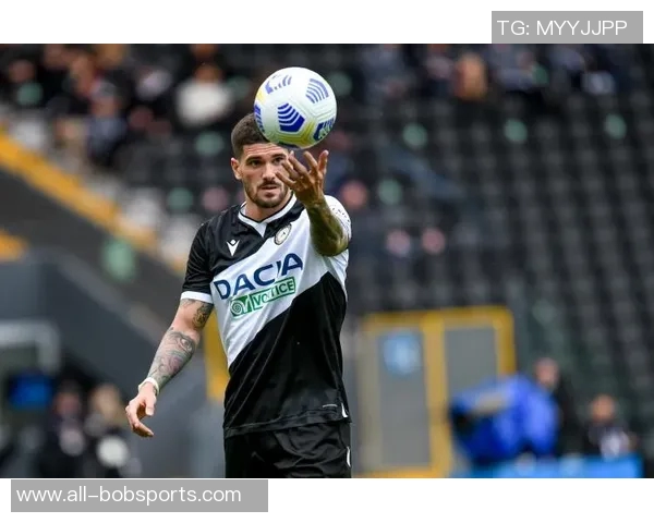 罗马诺透露佩雷茨体检已通过南安普顿850万欧元买断条款生效